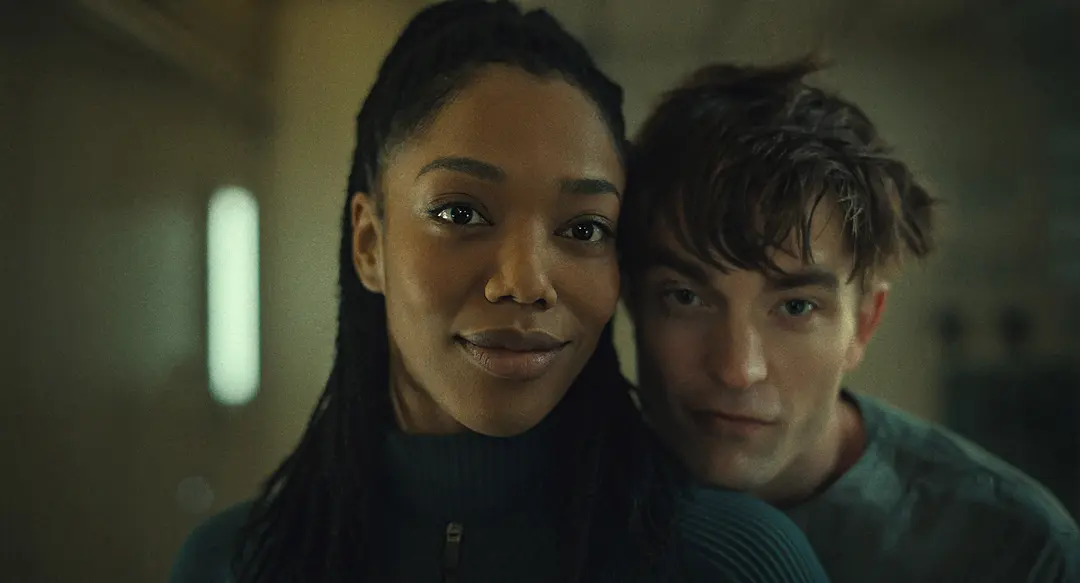 Mickey 17 – A Darkly Comic Sci-Fi Resurrection
